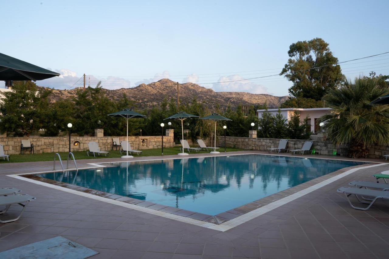 Dimitris Villa Hotel Matala Eksteriør billede